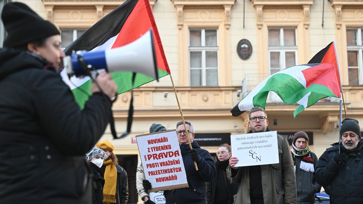 Dvojice propalestinských akcí v centru Prahy přilákala desítky lidí